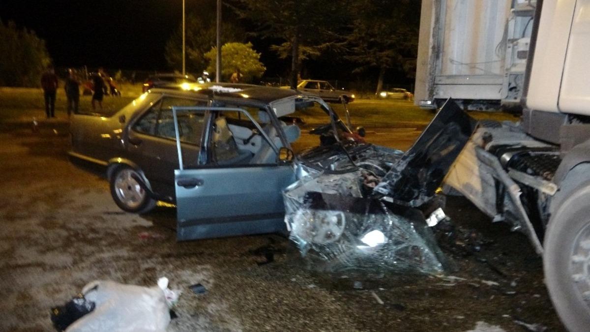 Hurdaya d&ouml;nen otomobil i&ccedil;inde sıkışan s&uuml;r&uuml;c&uuml; g&uuml;&ccedil;l&uuml;kle kurtarıldı