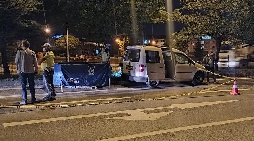 Yolun karşısına ge&ccedil;meye &ccedil;alışırken araba &ccedil;arpan 15 yaşındaki &ccedil;ocuk hayatını kaybetti