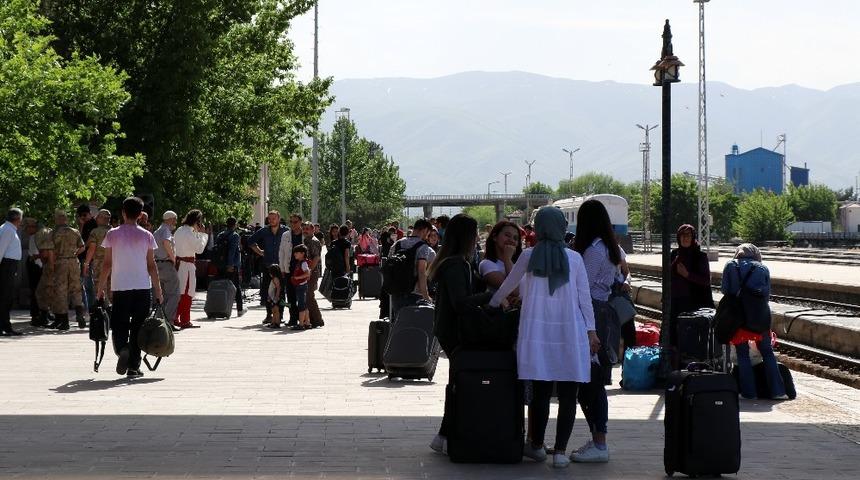 Yurt i&ccedil;inde ikamet eden 6 milyon 781 bin kişi seyahate &ccedil;ıktı