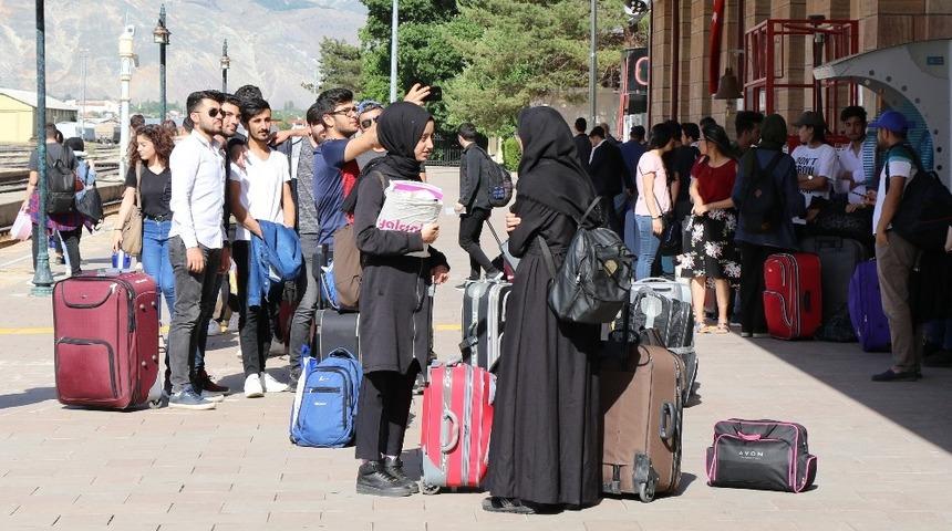 Yurt i&ccedil;inde ikamet eden 6 milyon 781 bin kişi seyahate &ccedil;ıktı