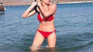 Özge Borak’tan romantik paylaşım! ‘Gidiyor gönlümün efendisi’