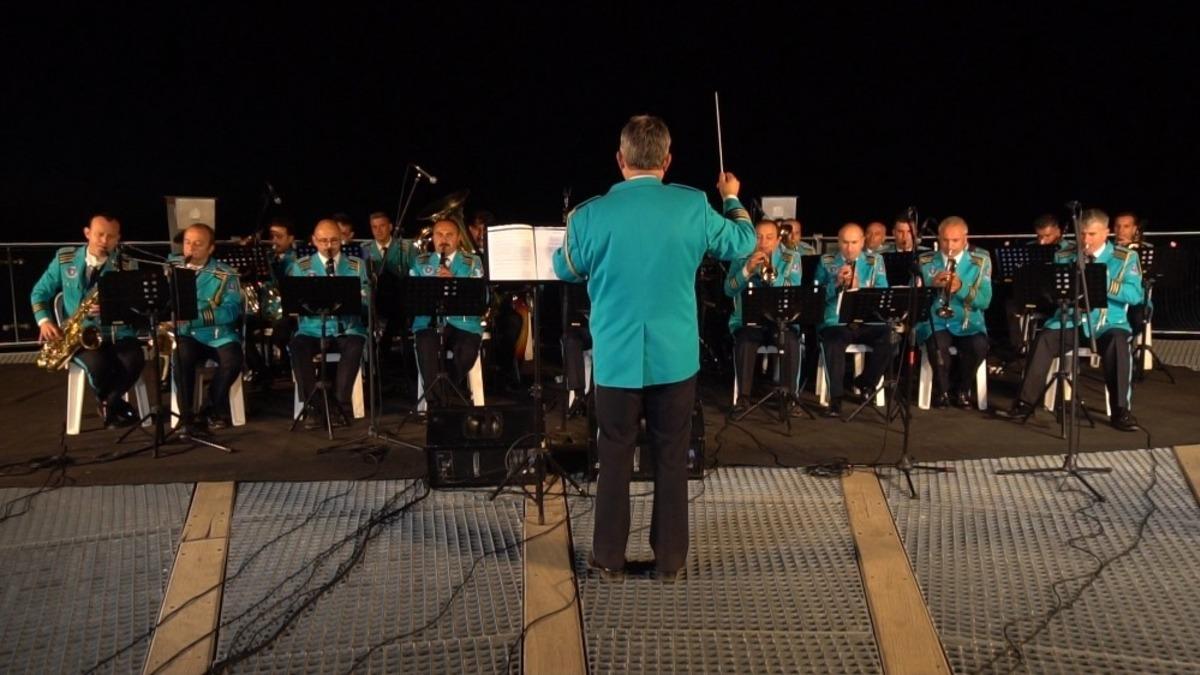 Zirvede muhteşem konser