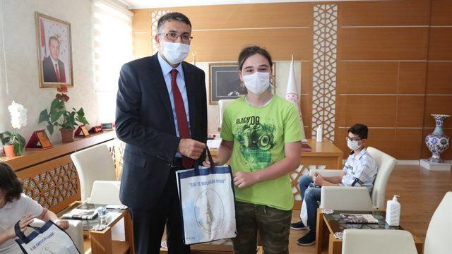 LGS birincilerini tebrik etti