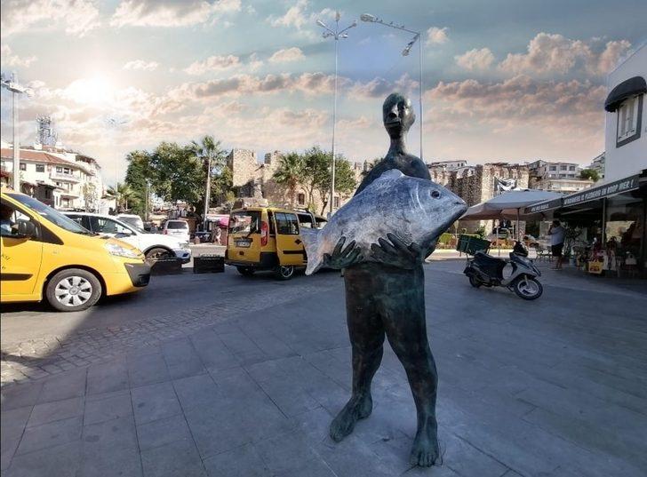 Kuşadası Balıkçılar Meydanı’nı bronz heykeller süslemeye başladı G1