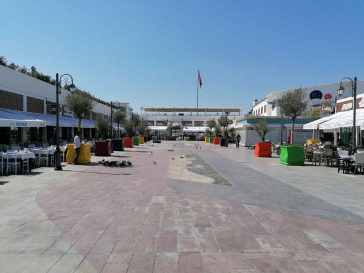 Kuşadası Balıkçılar Meydanı’nı bronz heykeller süslemeye başladı G3