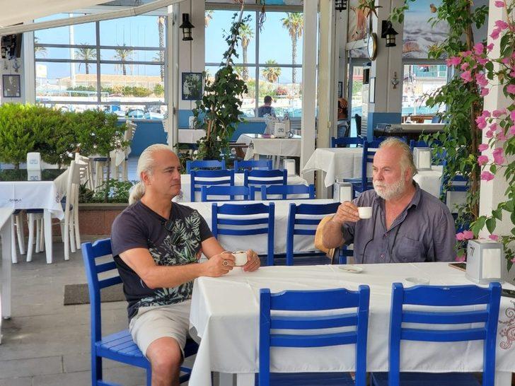 Kuşadası Balıkçılar Meydanı’nı bronz heykeller süslemeye başladı G4