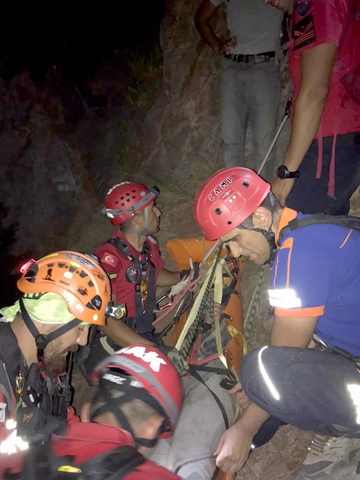 Kelebekler vadisinde d&uuml;şen Ukraynalı iki turist 6 saatte kurtarıldı