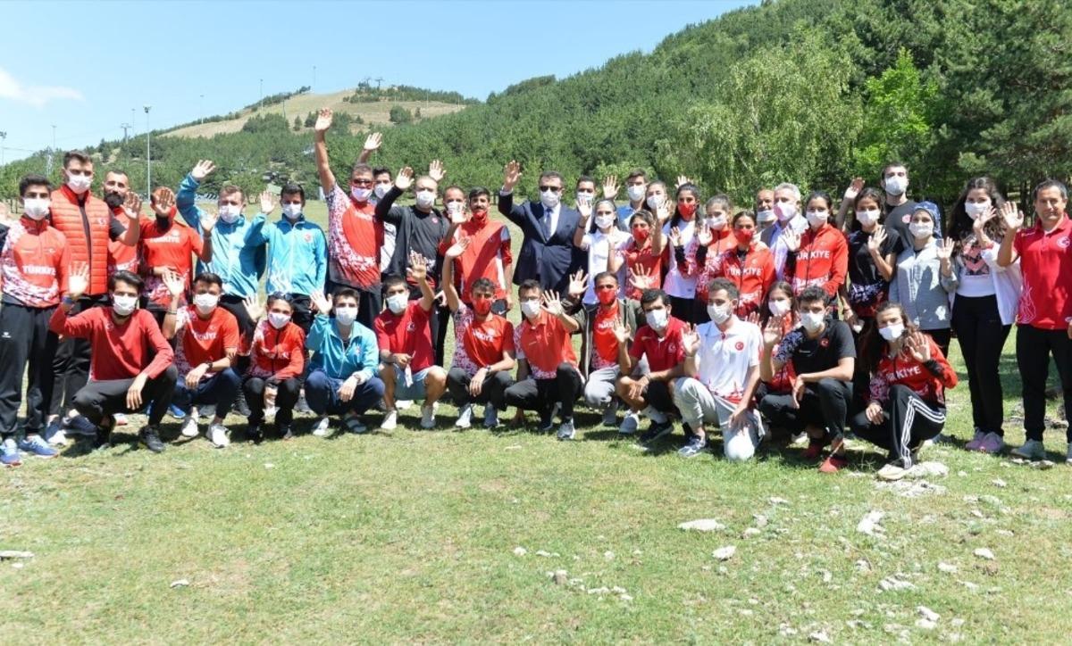 Vali Memiş&rsquo;ten Milli Atletlere cağ kebap ziyafeti