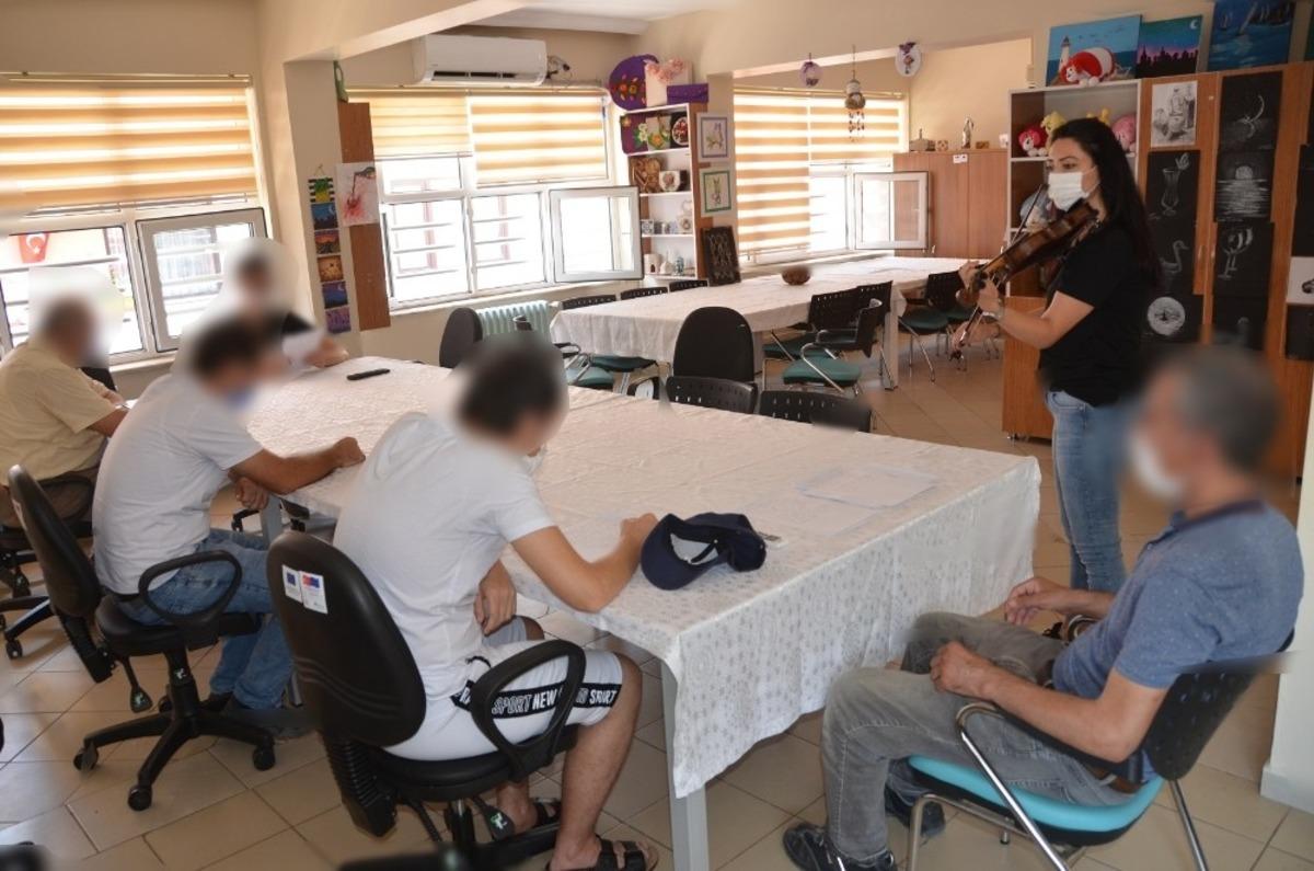 Toplum ve Ruh Sağlığı Merkezi umut oluyor