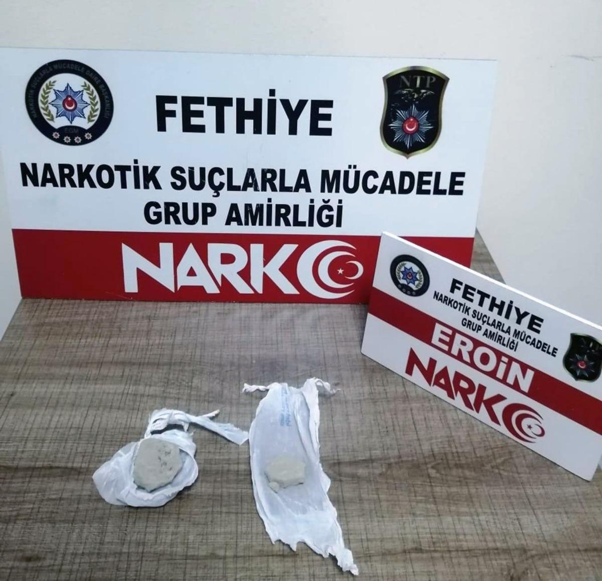 Uyuşturucu tacirlerine gece baskını