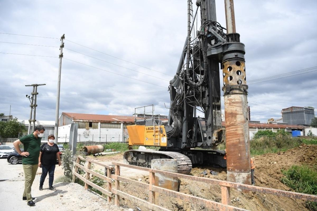 Kocaman, Uzunbey K&ouml;pr&uuml;s&uuml; &ccedil;alışmalarını yerinde inceledi