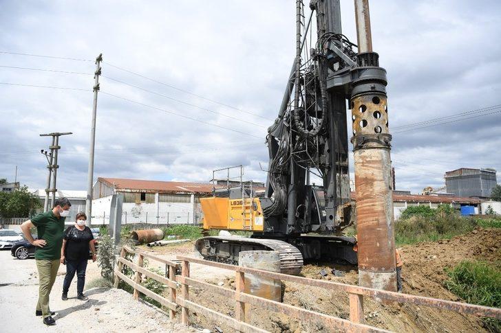 Kocaman, Uzunbey Köprüsü çalışmalarını yerinde inceledi G1