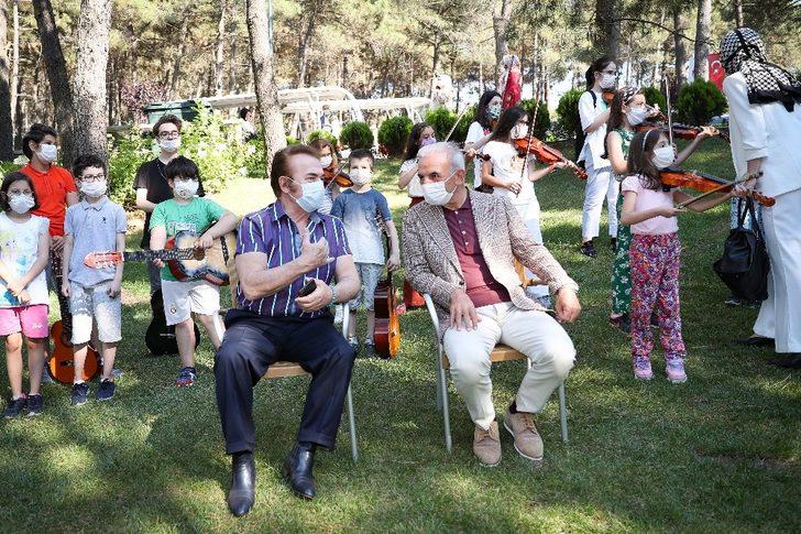 Minik müzisyenlerden Orhan Gencebay’a duygulandıran sürpriz G2