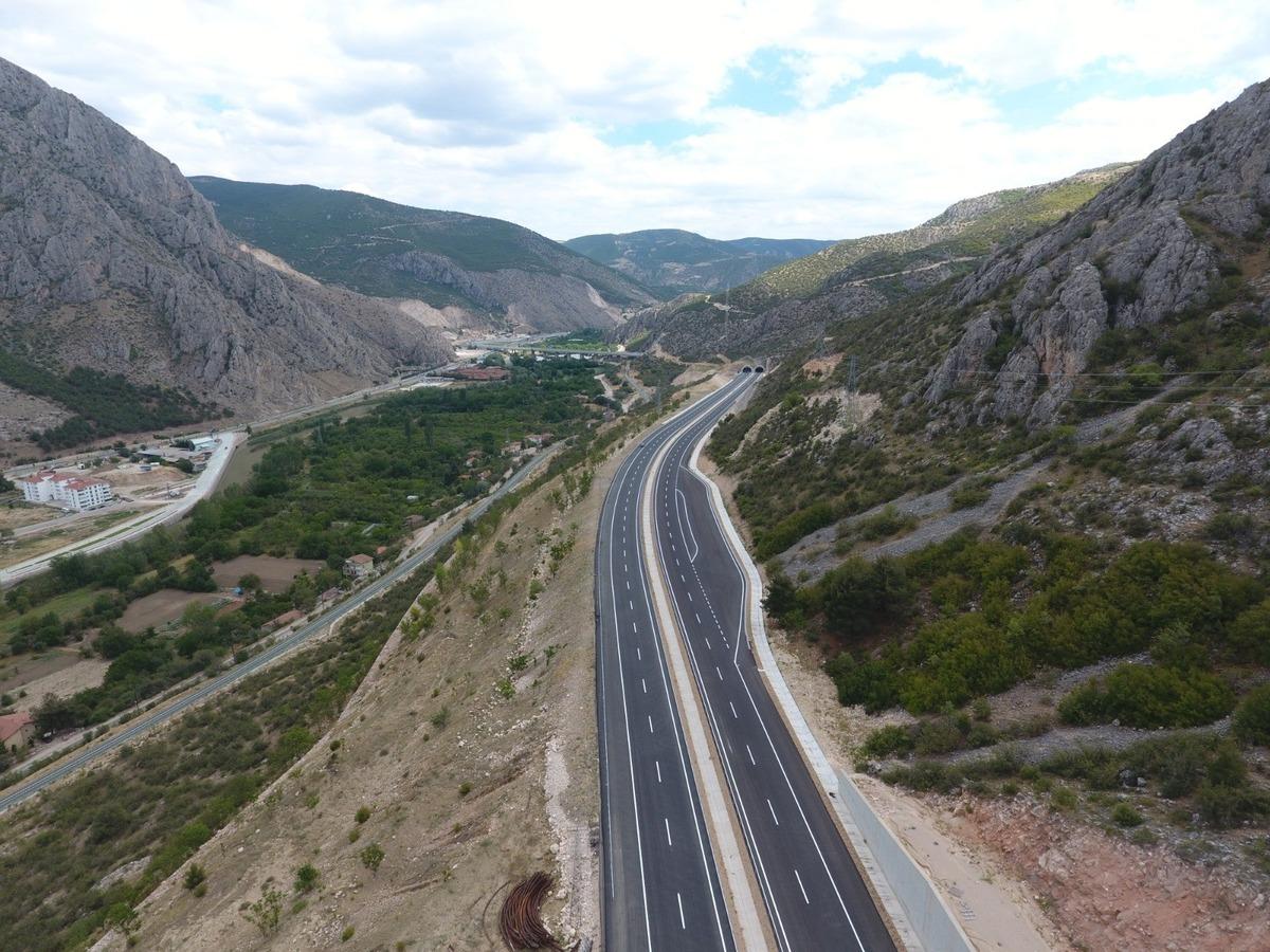 Amasya &Ccedil;evre Yolu cumartesi g&uuml;n&uuml; a&ccedil;ılıyor! Yarım saatlik yol 7 dakikaya d&uuml;ş&uuml;yor