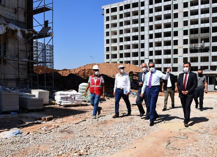 Vali Su, Mezitli yeni hükümet konağı inşaatında incelemelerde bulundu G1