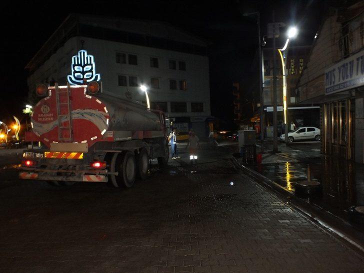 Malazgirt Belediyesinden yol yıkama mesaisi G2