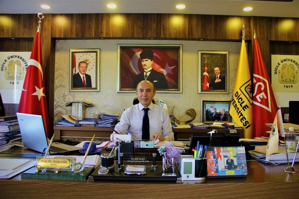 D&Uuml;&rsquo;de bu yıl 5 bin 620 &ouml;ğrenci mezun oldu