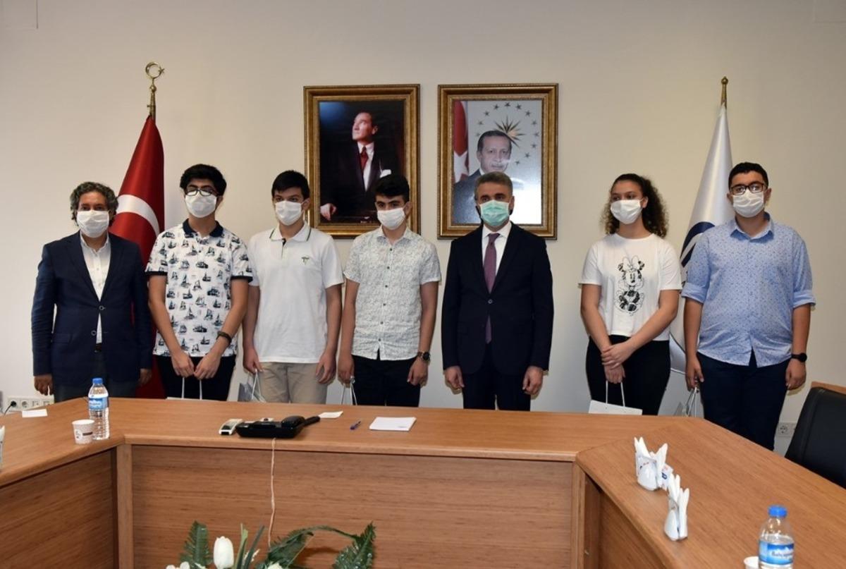 LGS&rsquo;den tam puan alan &ouml;ğrenciler &ouml;d&uuml;llendirildi