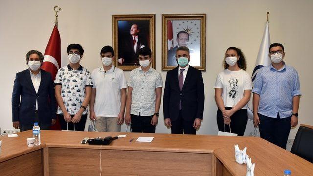 LGS’den tam puan alan öğrenciler ödüllendirildi