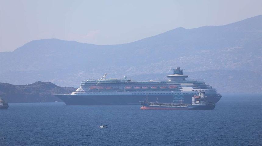 Tamamlandığında dünyanın en büyüğü idi, şimdi söküm için sıra bekliyor