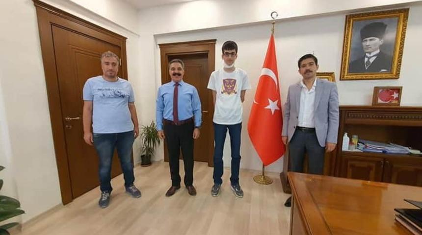 LGS Ergani birincisinden Kaymakam Öztürk’e ziyaret