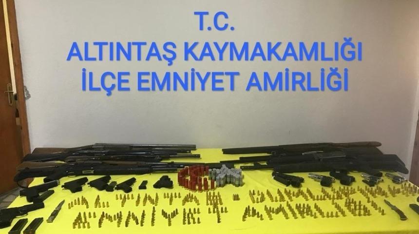 Kütahya’da kaçak silah operasyonu: 2 gözaltı