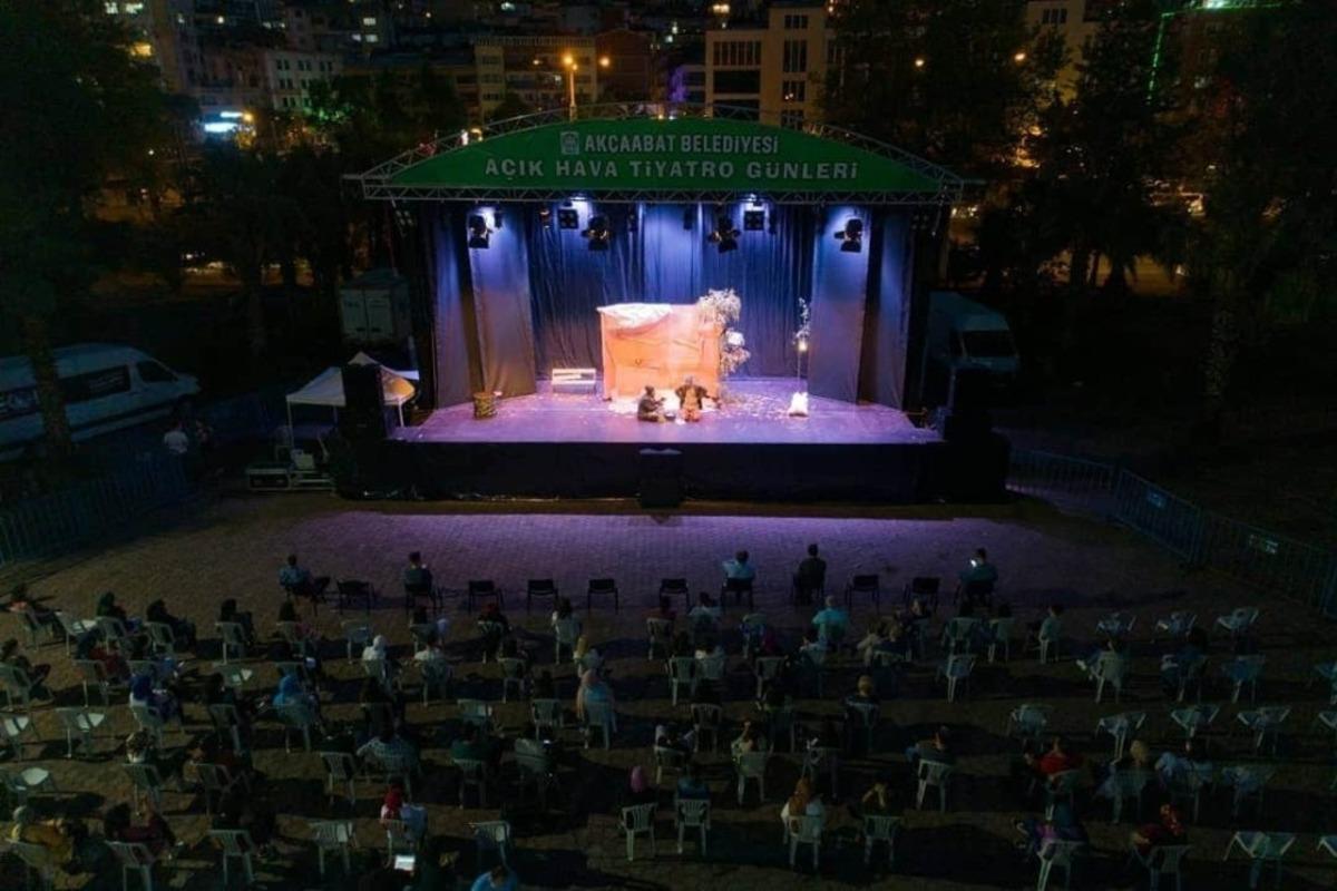 &lsquo;Sokakta&rsquo; ile festivale damga vurdular