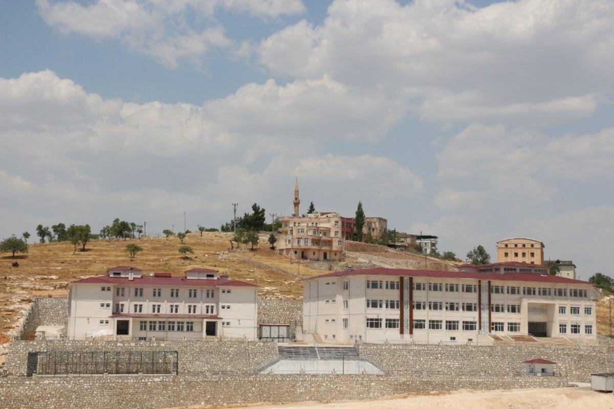 Siirt&rsquo;te 16 derslikli okul ve 100 &ouml;ğrenci kapasiteli yurt yapılıyor
