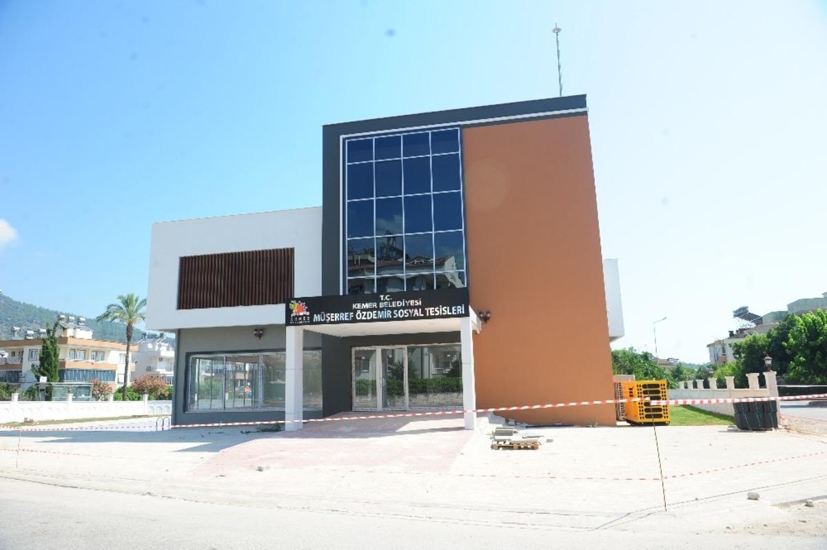 D&uuml;nya şampiyonunun M&uuml;şerref &Ouml;zdemir&rsquo;in adı spor tesislerine verildi
