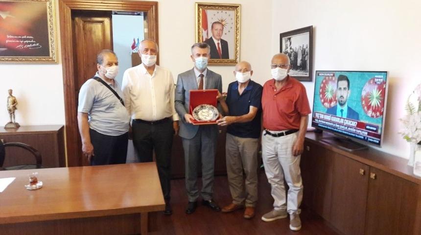 Kaymakam Sırmalı&rsquo;yı plaket ile uğurladılar