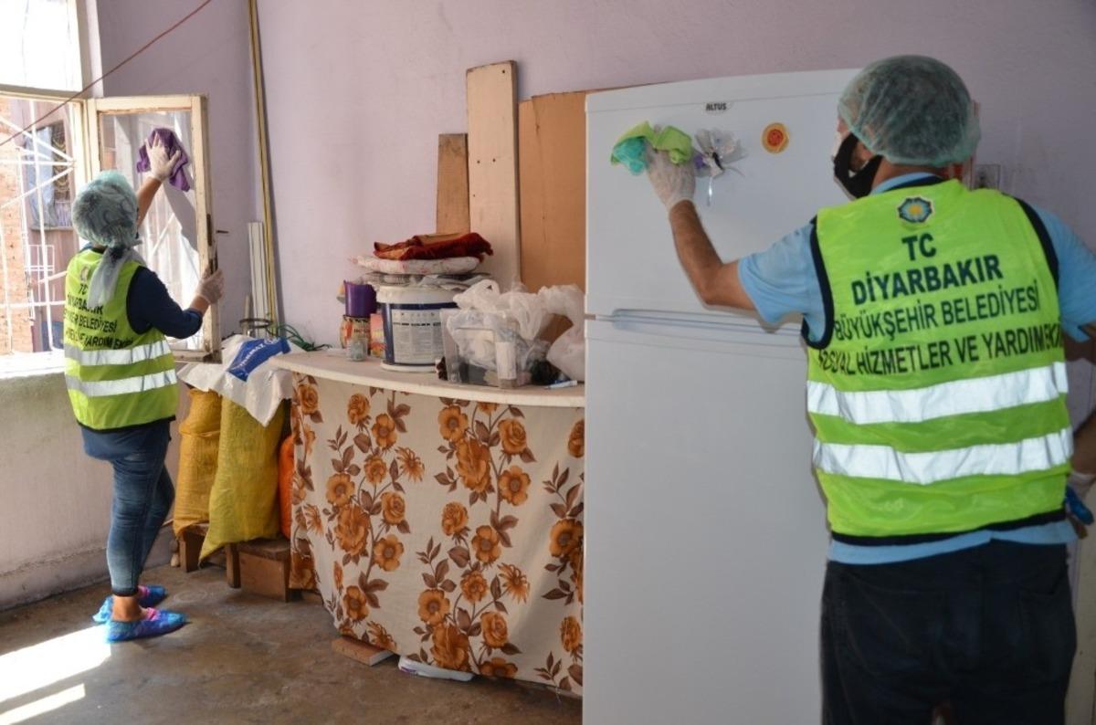 Diyarbakır&rsquo;da Kurban Bayramı &ouml;ncesi yaşlı vatandaşların evleri temizleniyor