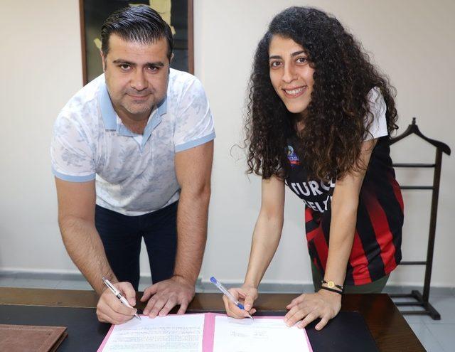 Zeliha Öter bir yıl daha Turgutlu Belediyespor’da