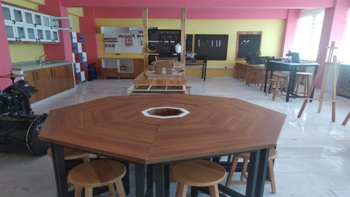 Anadolu lisesinin mobilyalarını meslek liseliler yaptı