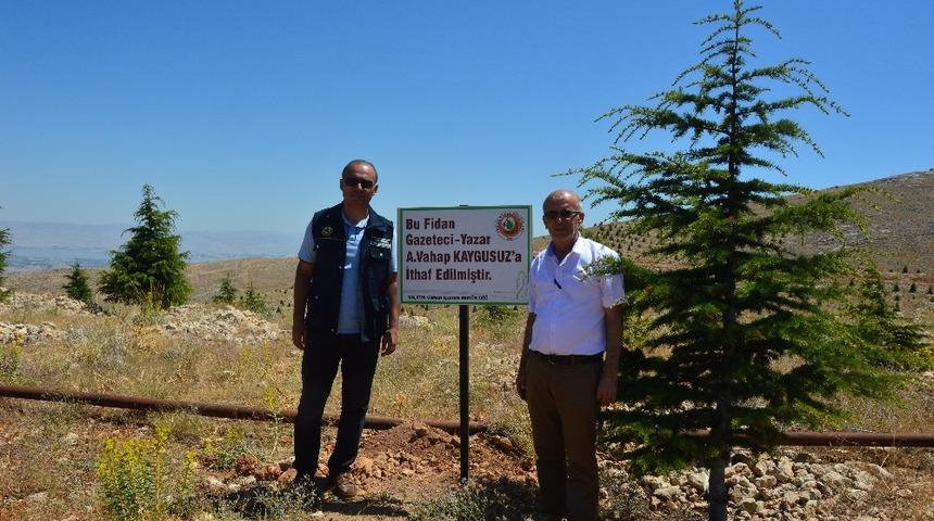 Doğa aşığı gazeteciye plaket