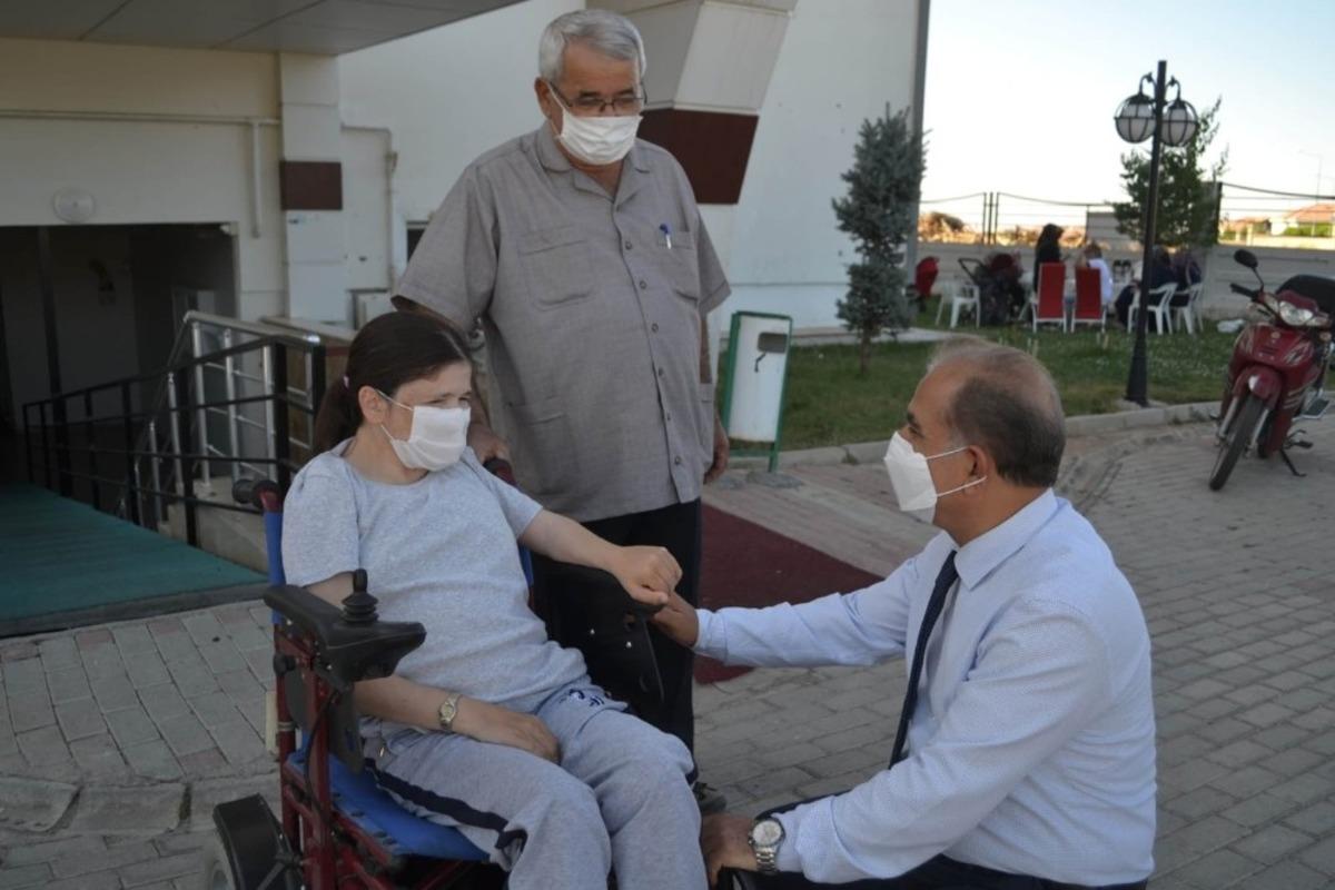 &Ouml;zg&uuml;rl&uuml;ğe engelli rampası ile kavuştu