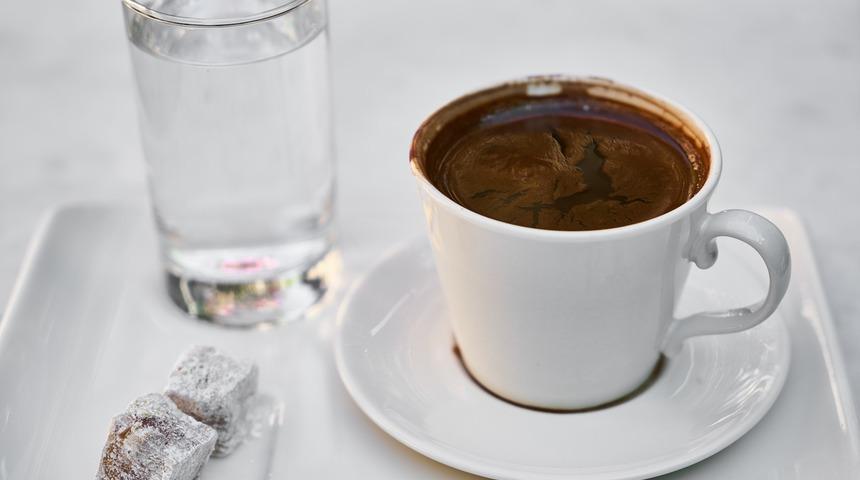 Kahve falında bayrak görmek ne anlama gelir? Falda bayrak şekli görmek