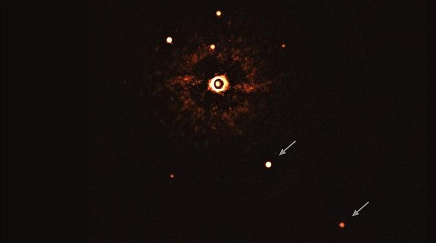 Bilim insanları bir başka g&uuml;neş sisteminin yıldızını ve iki gezegenini g&ouml;zlemlemeyi başardı!