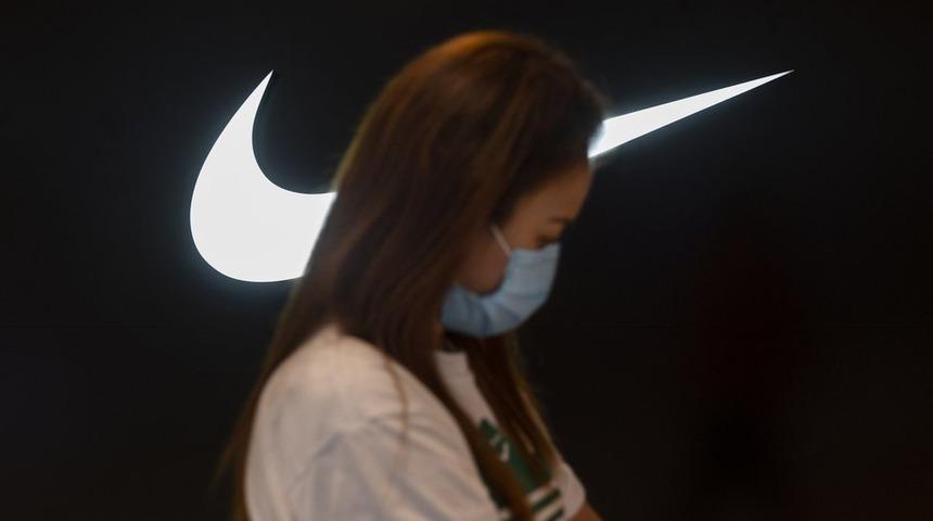 Zorla &ccedil;alıştırılan Uygurlar i&ccedil;in Apple ve Nike'a &ccedil;ağrı