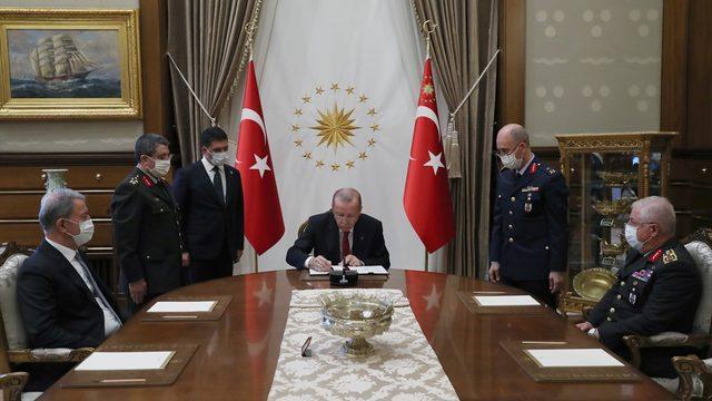 Son dakika: Orgeneral Metin Temel ile 2. Kolordu Komutanı Zekai Aksakallı emekliye sevk edildi