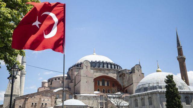 Ayasofya ve türk bayrağı