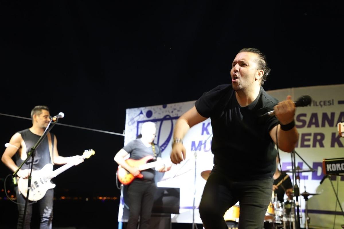 Kumsalda Murat Mermer coşkusu