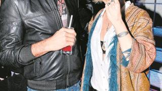 Yasemin Kay Allen:Çeksene elini!