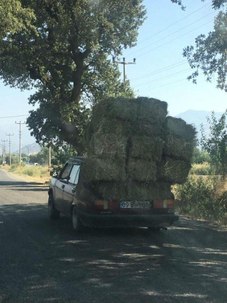 Otomobilinin bagajında saman balyası taşıdı G3