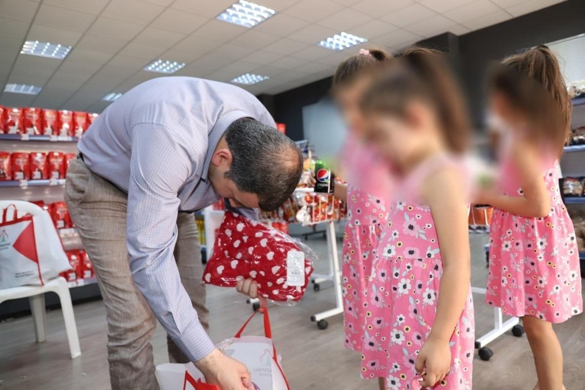 &Ccedil;ocukların bayramlıkları Karak&ouml;pr&uuml; Belediyesi&rsquo;nden