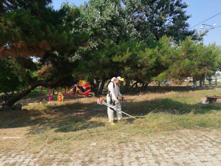 Karesi’de yeşil alan ve mezarlıklar bayrama hazırlanıyor G3