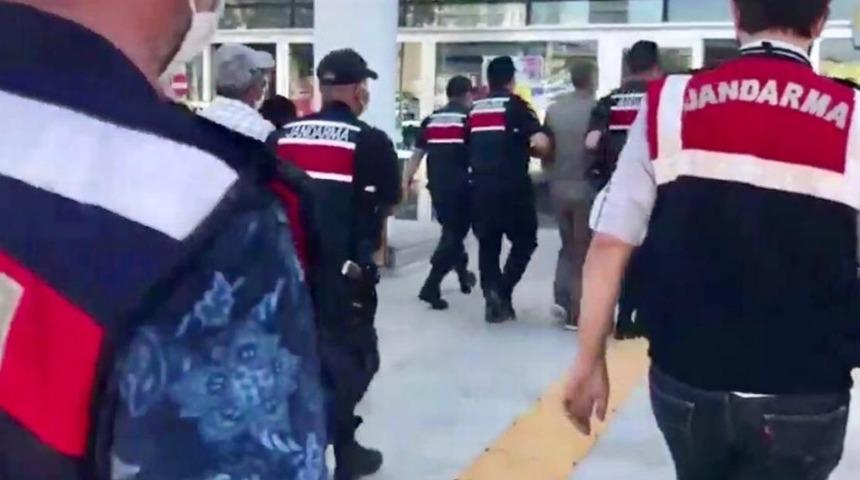 Elazığ&rsquo;da aranan 2 ş&uuml;pheli &ccedil;adırda yakalanıp, tutuklandı