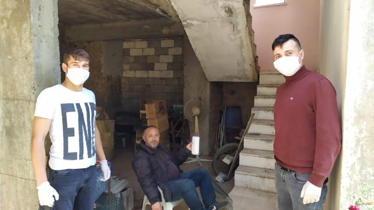 &Uuml;lk&uuml;c&uuml; gen&ccedil;ler k&ouml;yde maske dağıttı