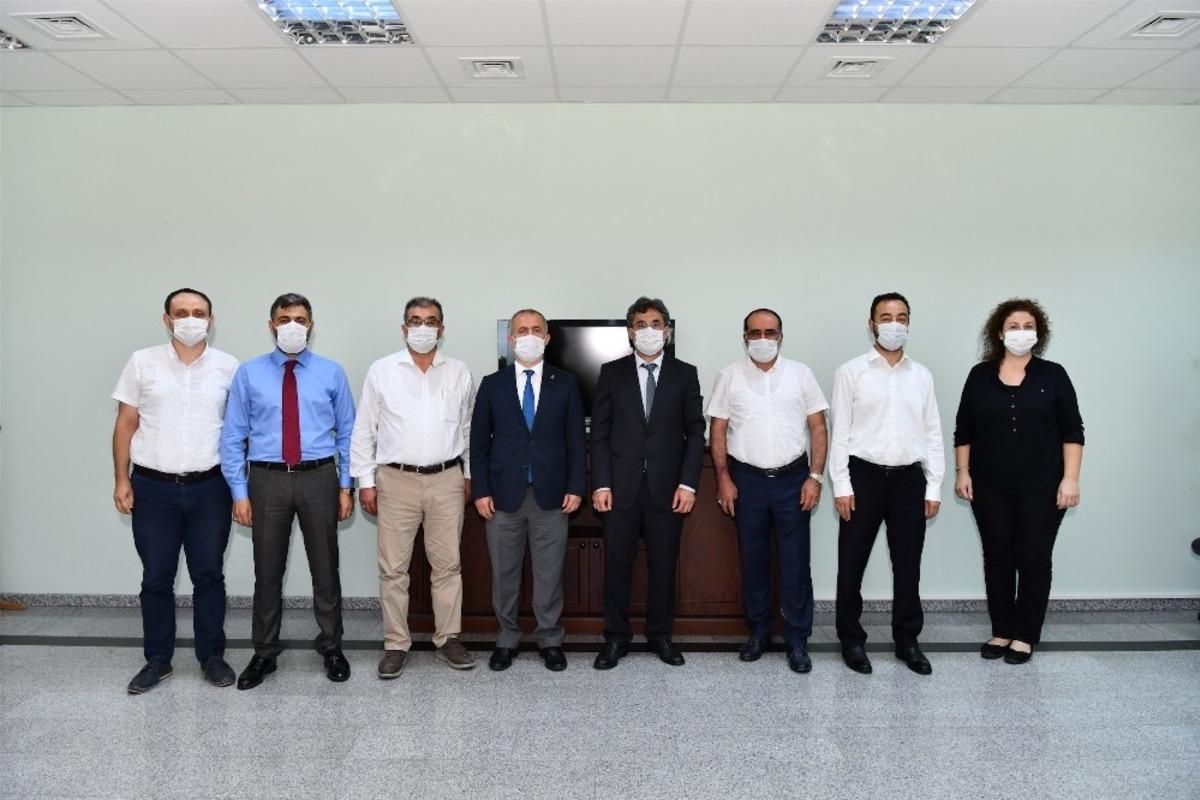 SA&Uuml; Fen Edebiyat Fak&uuml;ltesinde devir teslim