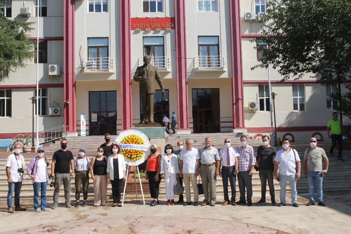 Gazetecilerden sessiz kutlama