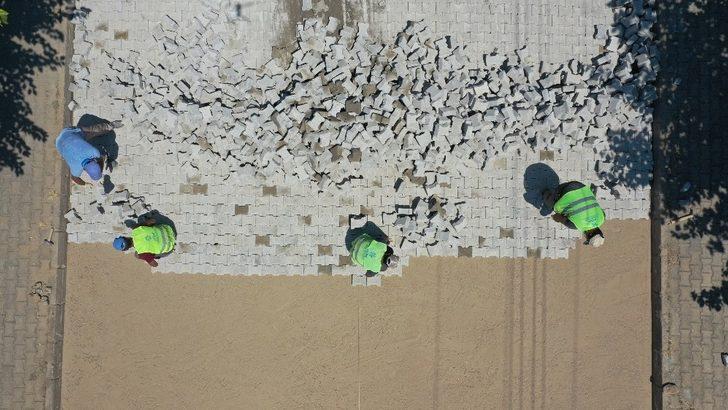 Güzelçamlı Liman caddesinde parke taşı çalışmaları sürüyor G1